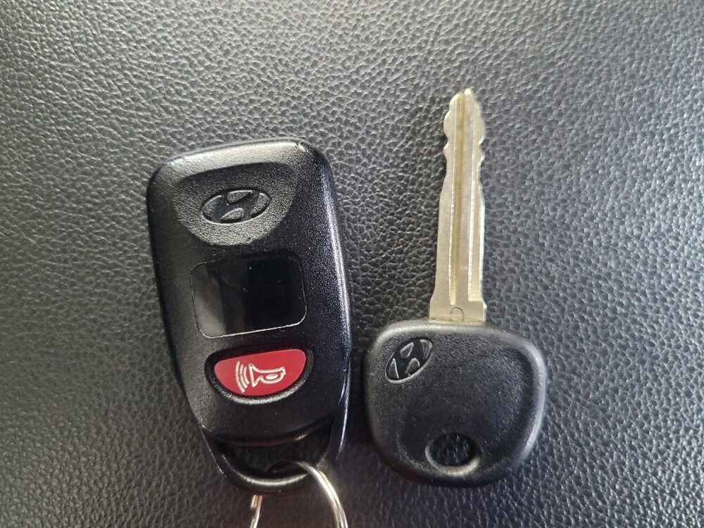 2020 Hyundai Elantra in Birmingham, AL 35215 - 18125039 32