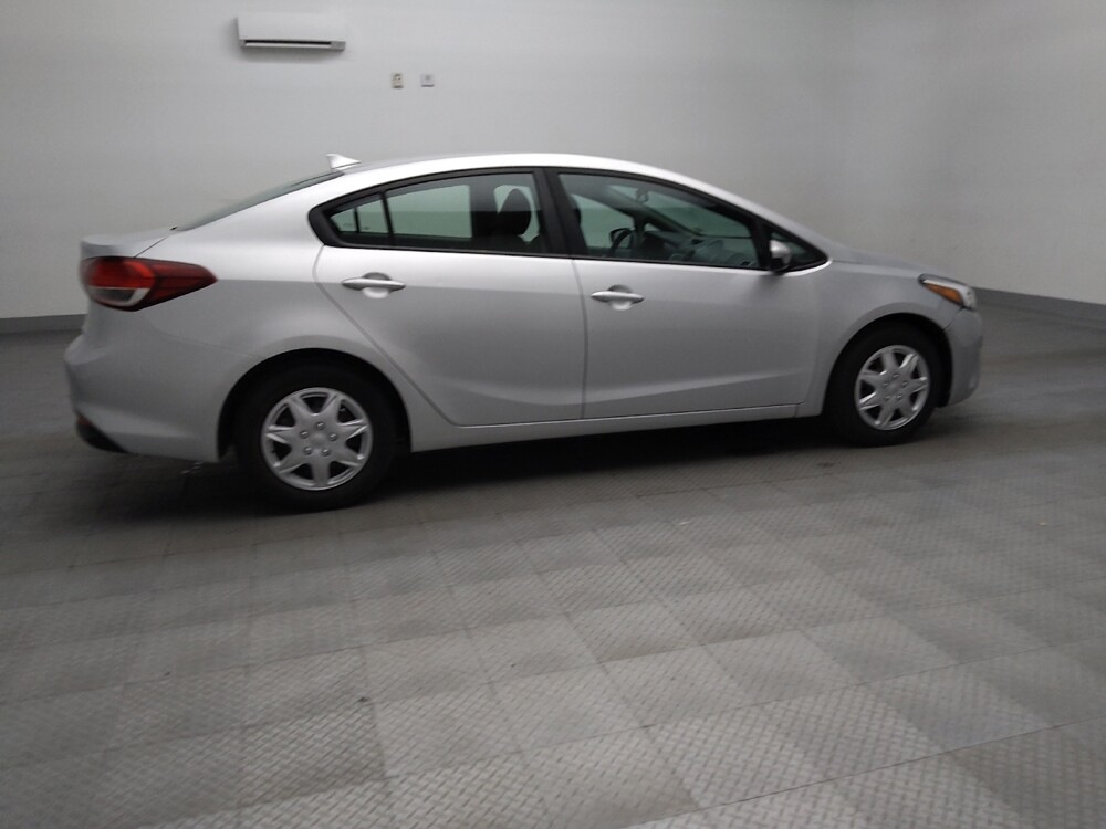 2017 Kia Forte in El Paso, TX 79907 - 18125056 10
