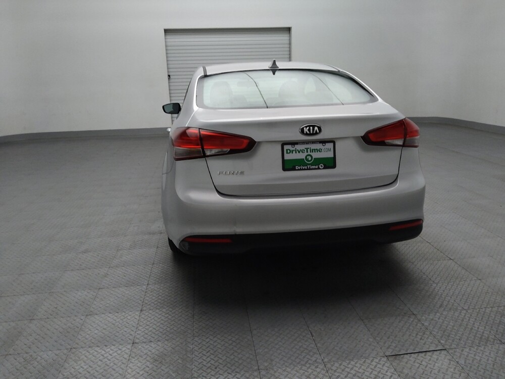 2017 Kia Forte in El Paso, TX 79907 - 18125056 6