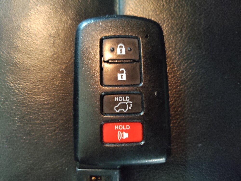 2019 Toyota Highlander in Fort Worth, TX 76116 - 18125061 32