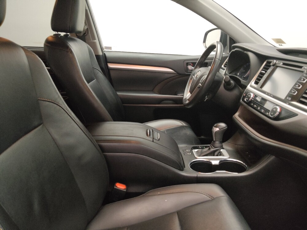 2019 Toyota Highlander in Fort Worth, TX 76116 - 18125061 21