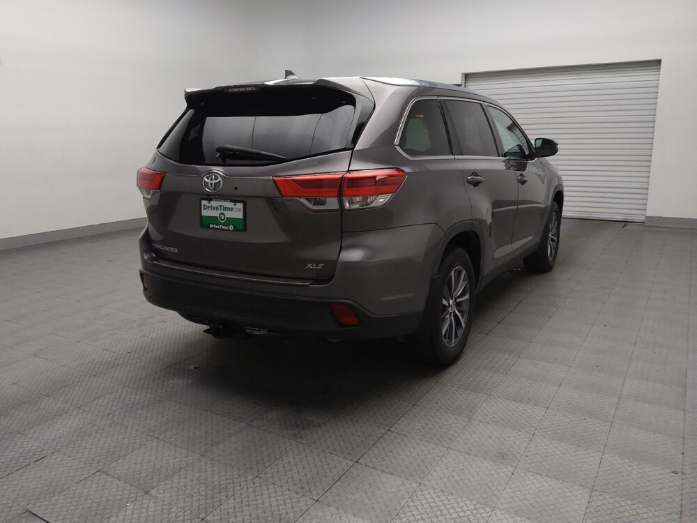 2019 Toyota Highlander in Fort Worth, TX 76116 - 18125061 9