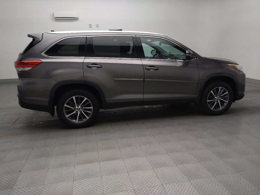 2019 Toyota Highlander in Fort Worth, TX 76116 - 18125061 10