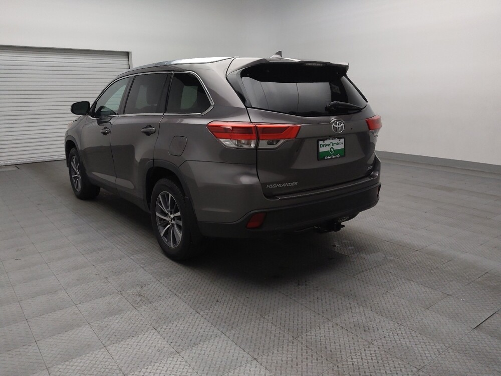 2019 Toyota Highlander in Fort Worth, TX 76116 - 18125061 5