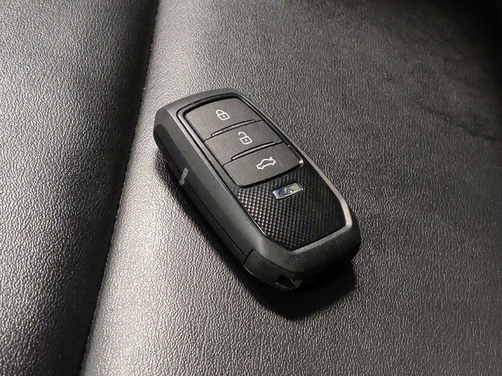 2022 Ford Explorer in Mesa, AZ 85210 - 18125086 32