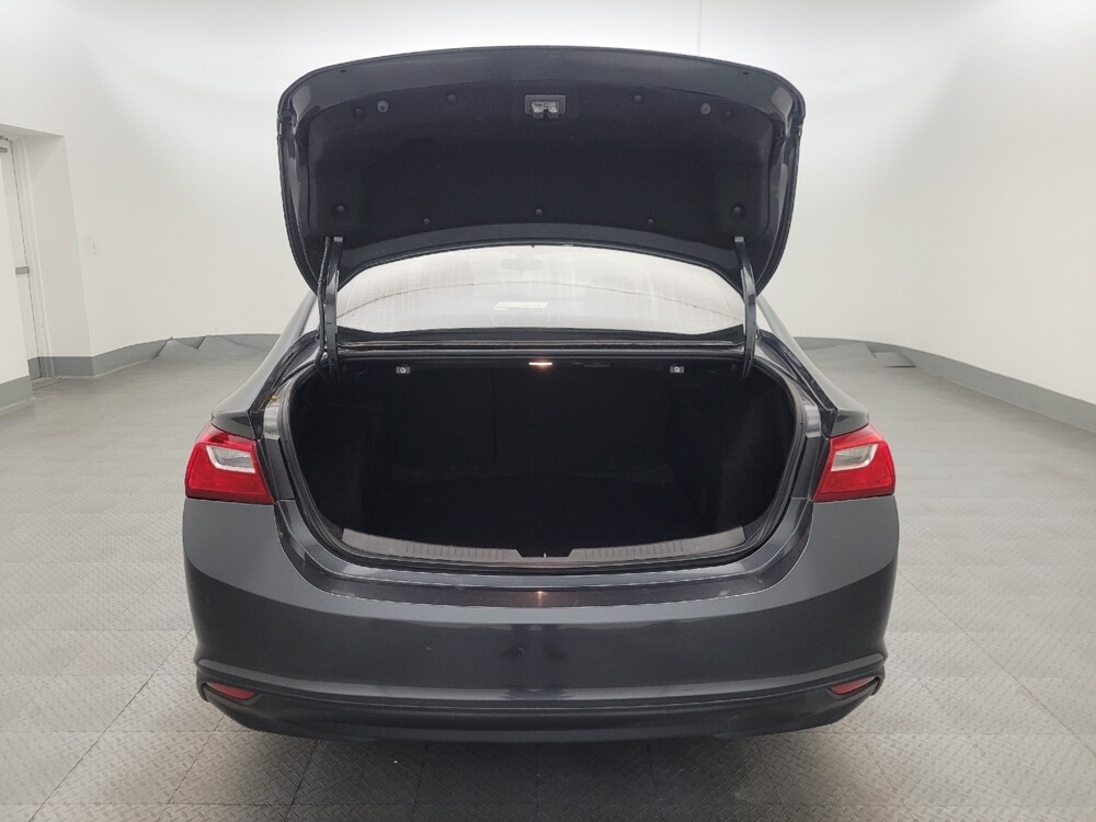 2018 Chevrolet Malibu in Mesa, AZ 85210 - 18125088 29