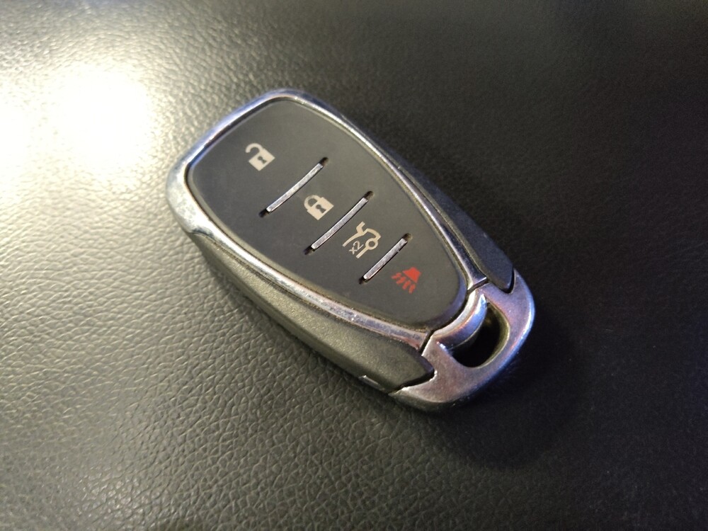 2018 Chevrolet Malibu in Mesa, AZ 85210 - 18125088 32