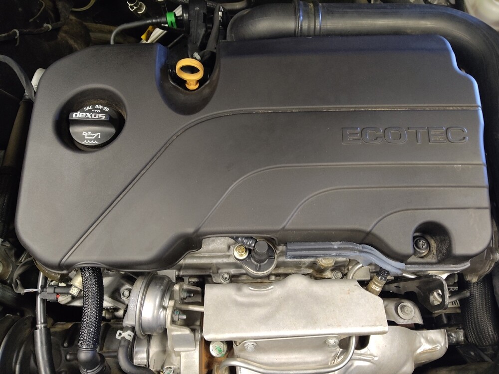 2018 Chevrolet Malibu in Mesa, AZ 85210 - 18125088 30