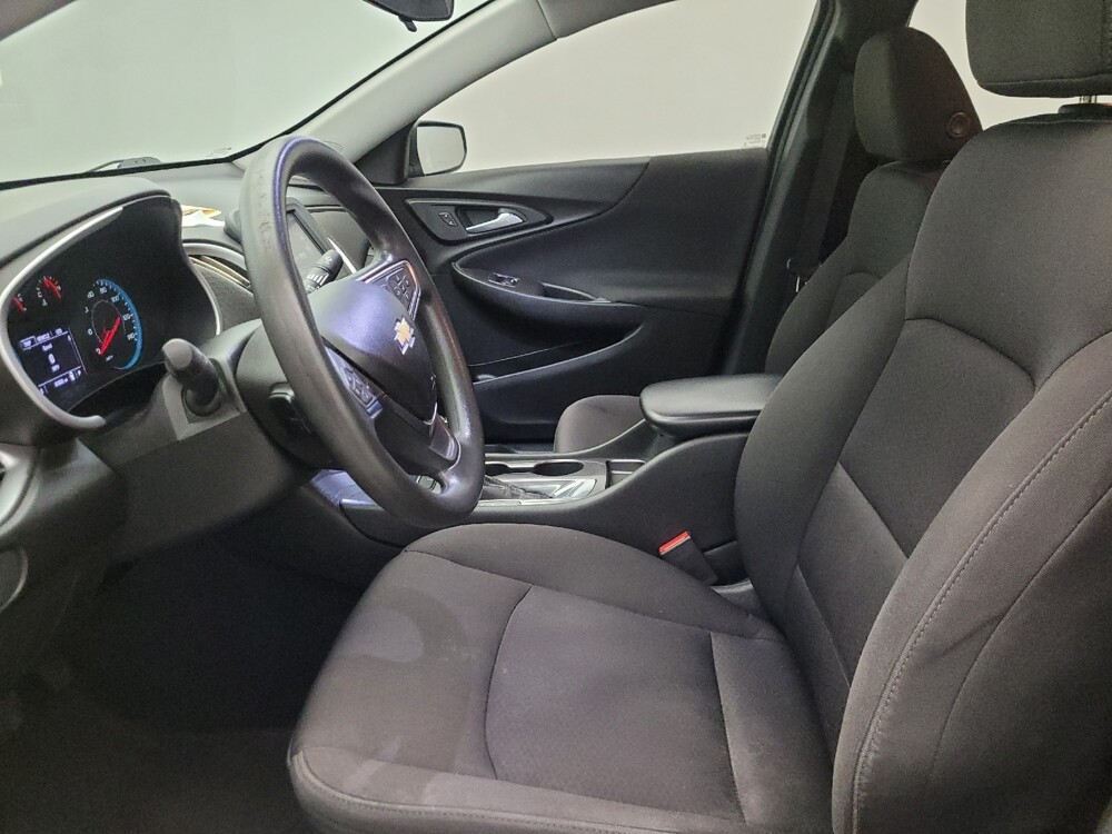 2018 Chevrolet Malibu in Mesa, AZ 85210 - 18125088 17