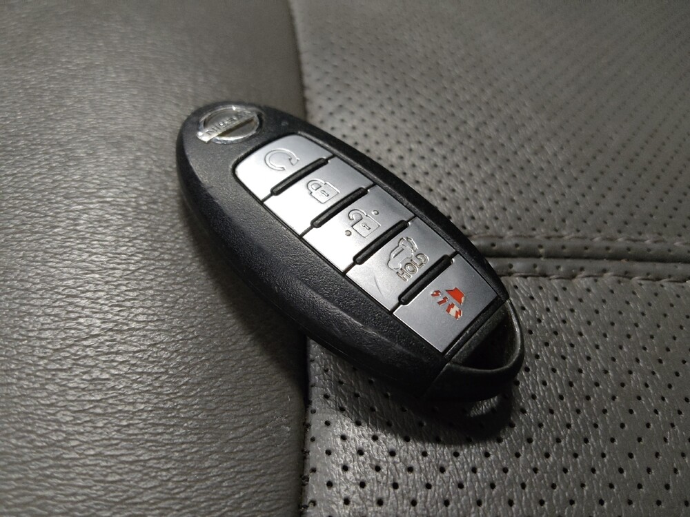 2020 Nissan Pathfinder in Glendale, AZ 85301 - 18125091 32