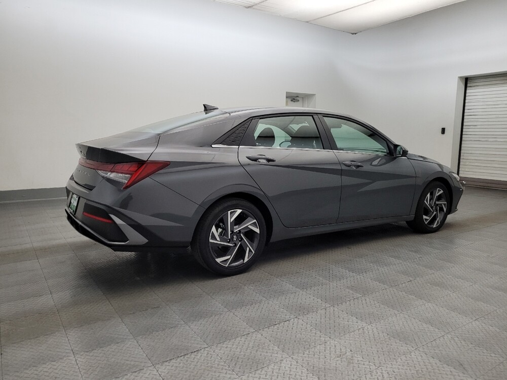 2025 Hyundai Elantra in Glendale, AZ 85301 - 18125099 10