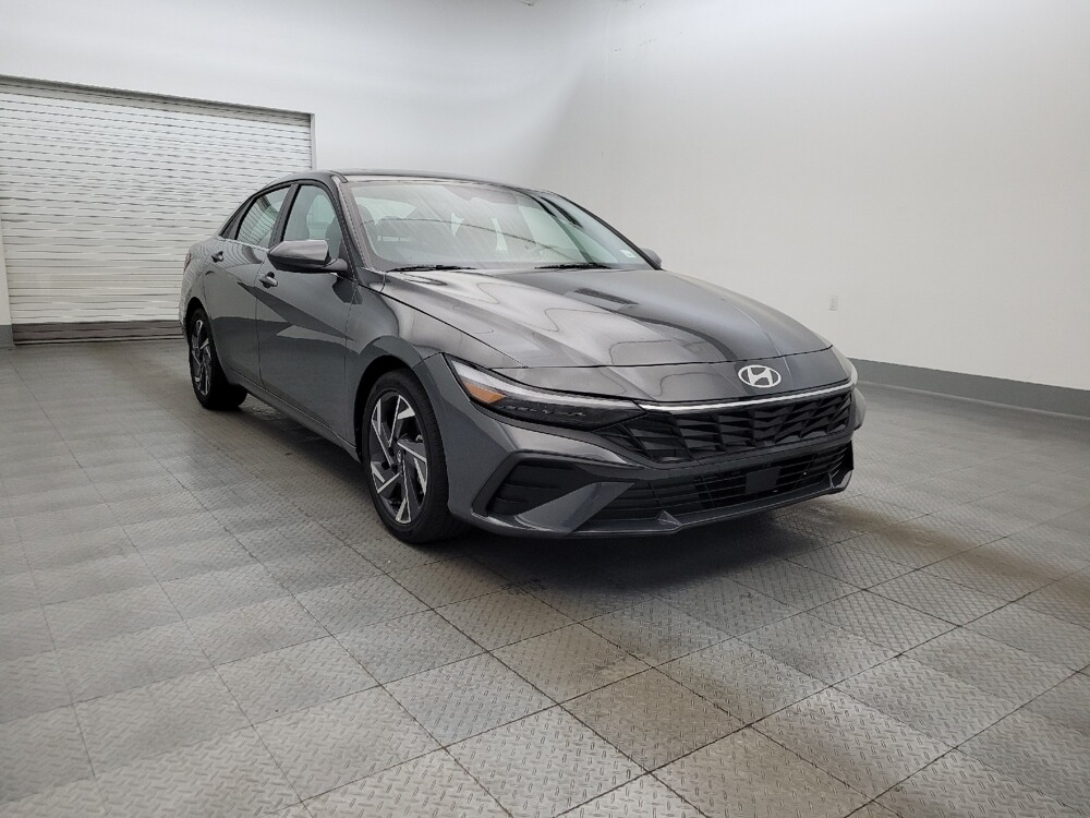 2025 Hyundai Elantra in Glendale, AZ 85301 - 18125099 13