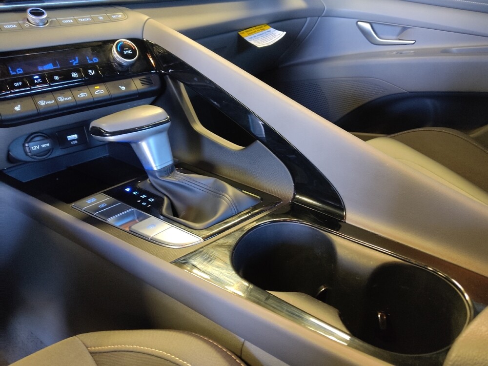 2025 Hyundai Elantra in Glendale, AZ 85301 - 18125099 26