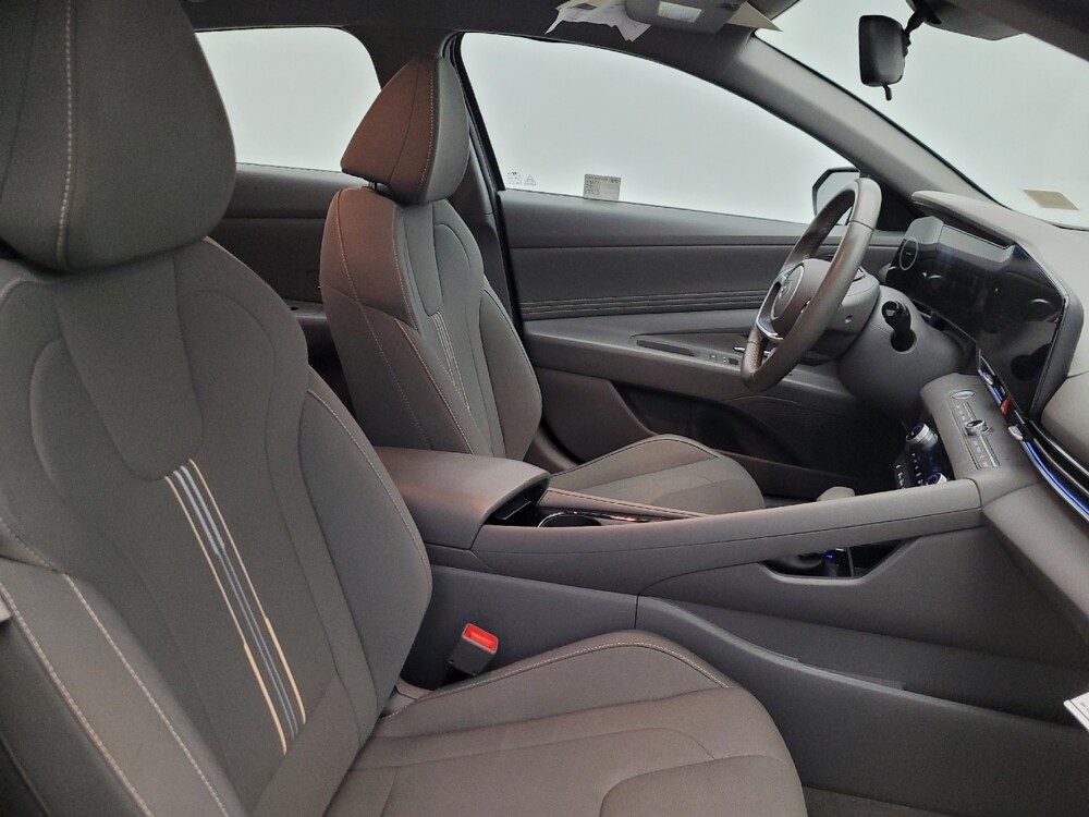 2025 Hyundai Elantra in Glendale, AZ 85301 - 18125099 21