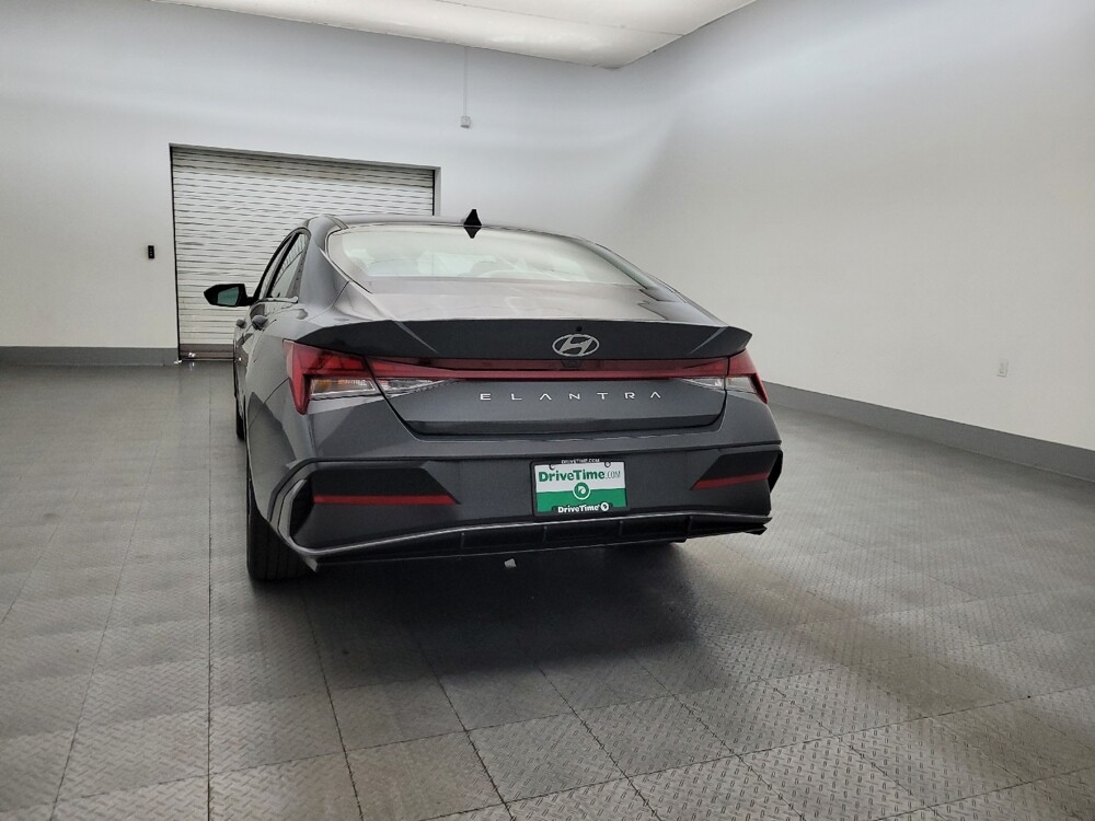 2025 Hyundai Elantra in Glendale, AZ 85301 - 18125099 6