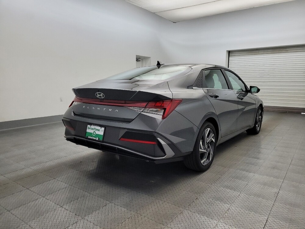 2025 Hyundai Elantra in Glendale, AZ 85301 - 18125099 9