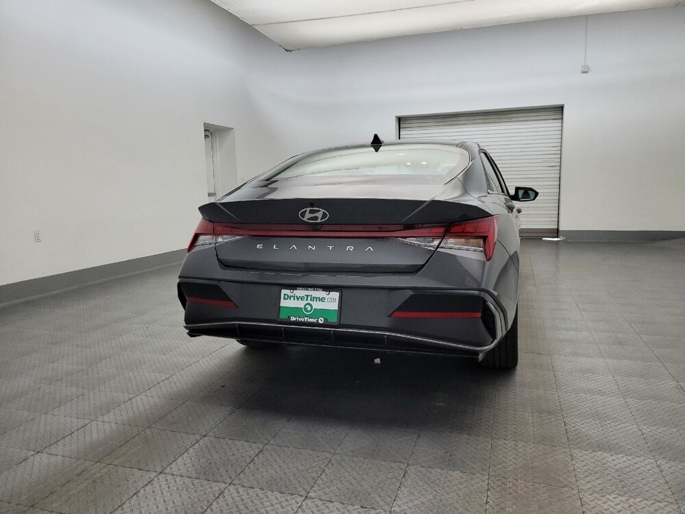 2025 Hyundai Elantra in Glendale, AZ 85301 - 18125099 7