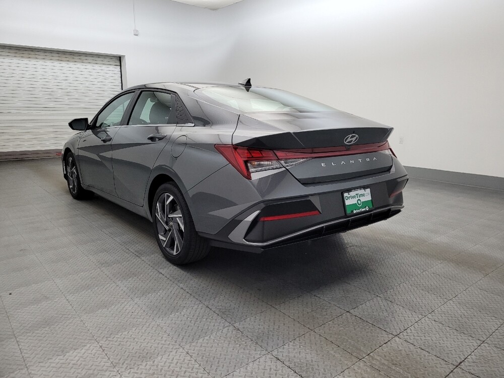 2025 Hyundai Elantra in Glendale, AZ 85301 - 18125099 5