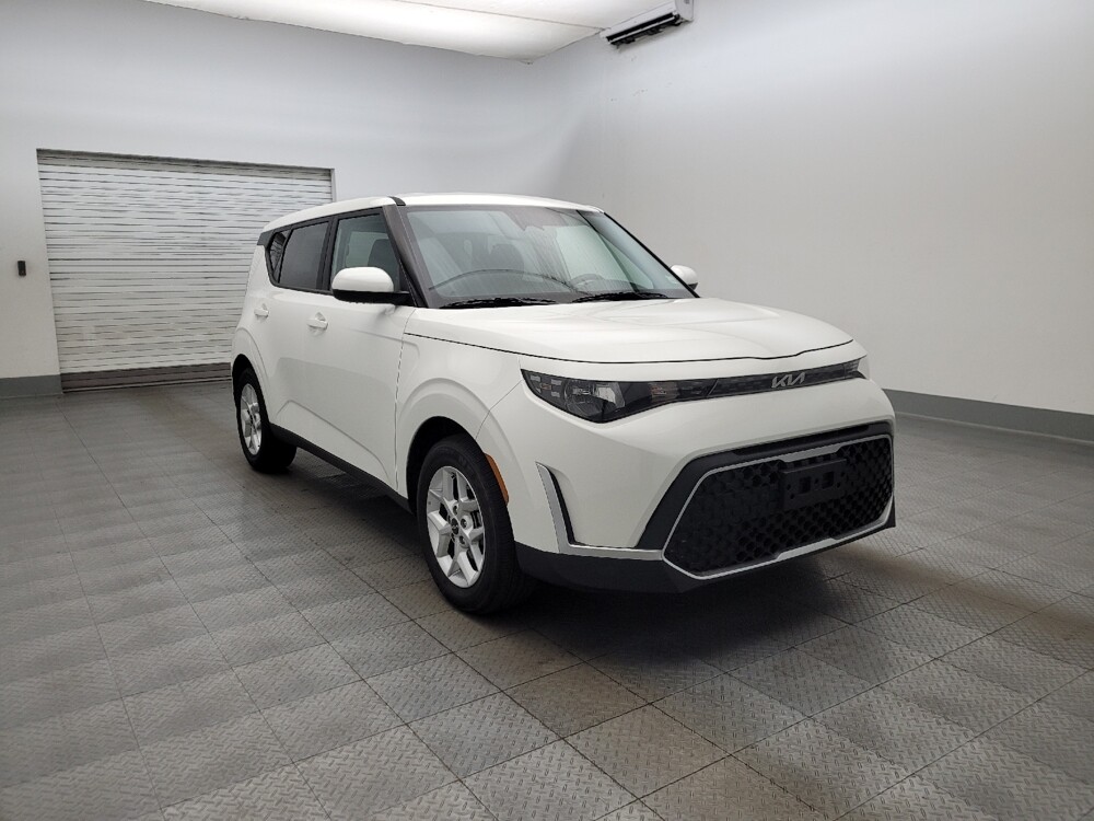 2025 Kia Soul in Glendale, AZ 85301 - 18125102 13