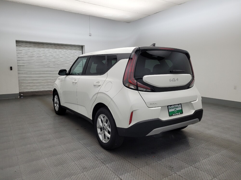 2025 Kia Soul in Glendale, AZ 85301 - 18125102 5