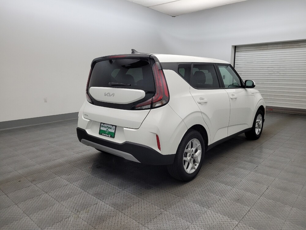 2025 Kia Soul in Glendale, AZ 85301 - 18125102 9