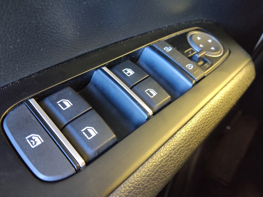 2025 Kia Soul in Glendale, AZ 85301 - 18125102 27