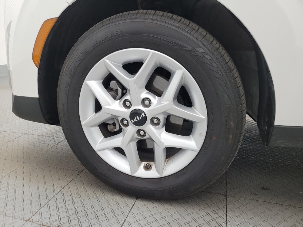 2025 Kia Soul in Glendale, AZ 85301 - 18125102 31