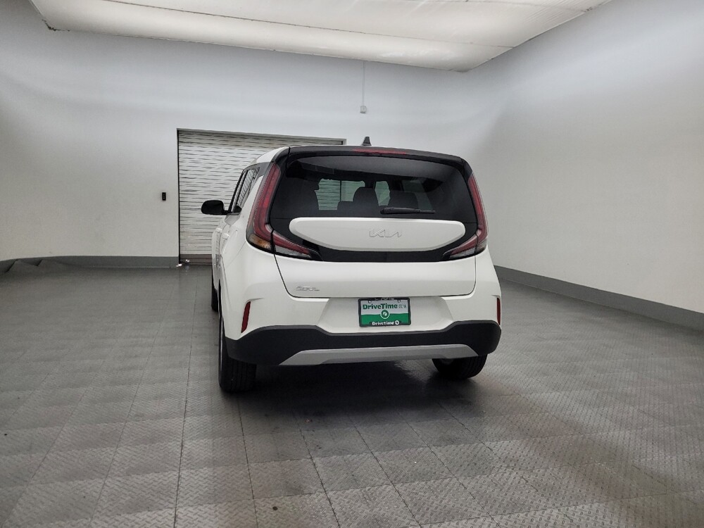 2025 Kia Soul in Glendale, AZ 85301 - 18125102 6