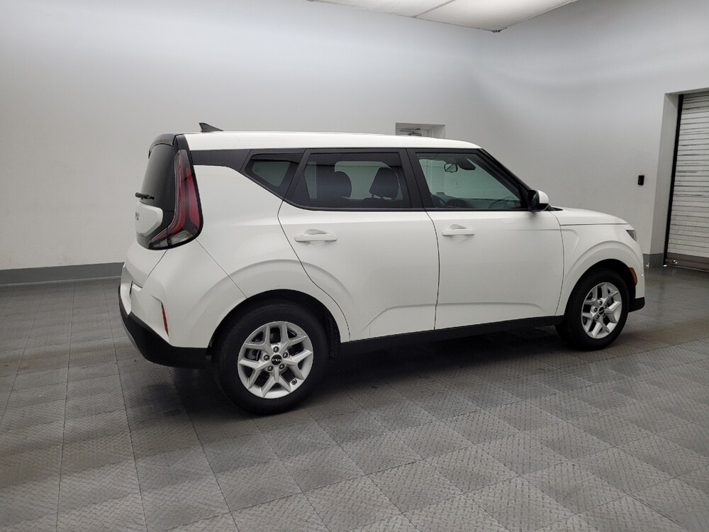 2025 Kia Soul in Glendale, AZ 85301 - 18125102 10