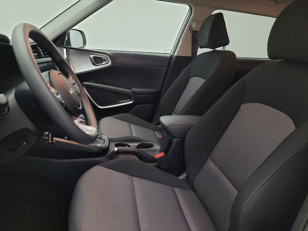 2025 Kia Soul in Glendale, AZ 85301 - 18125102 17