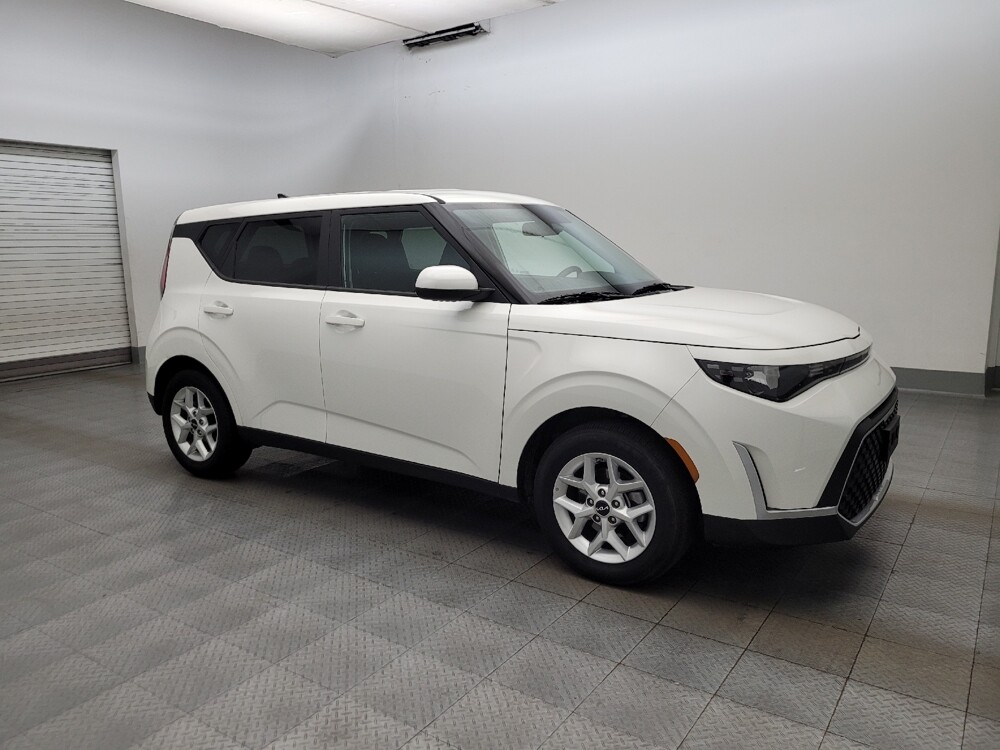 2025 Kia Soul in Glendale, AZ 85301 - 18125102 11