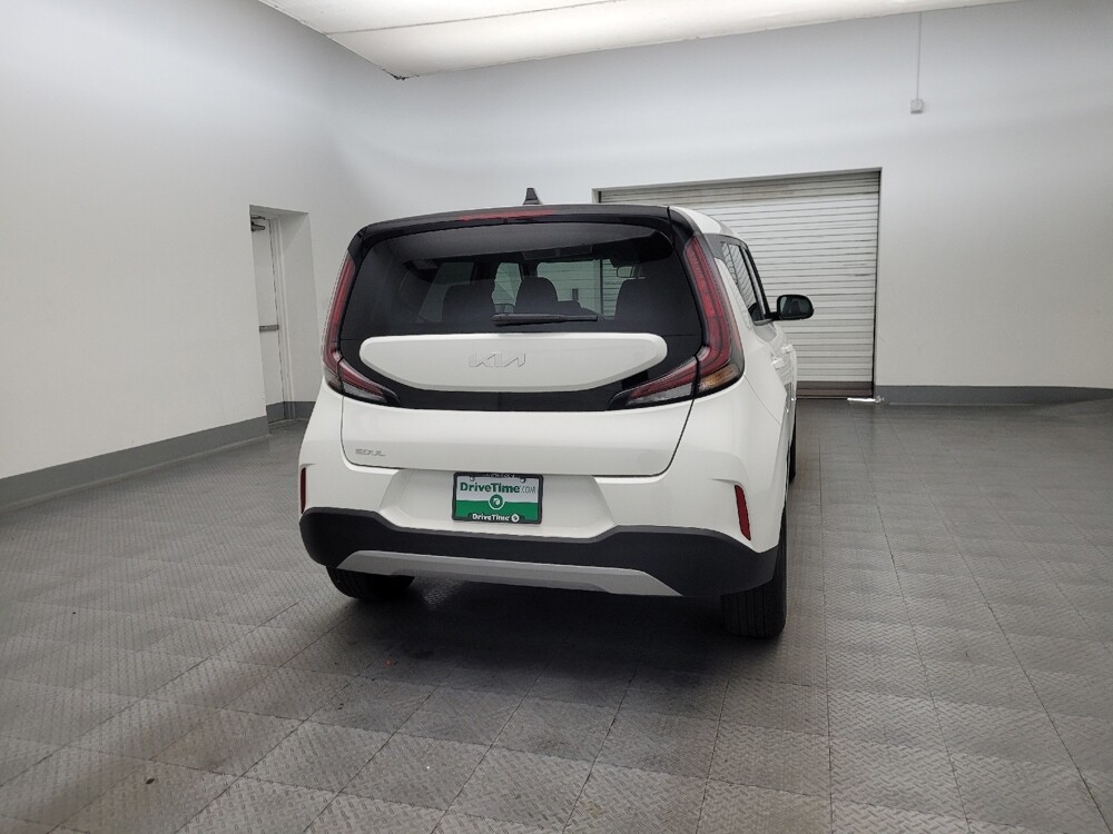 2025 Kia Soul in Glendale, AZ 85301 - 18125102 7