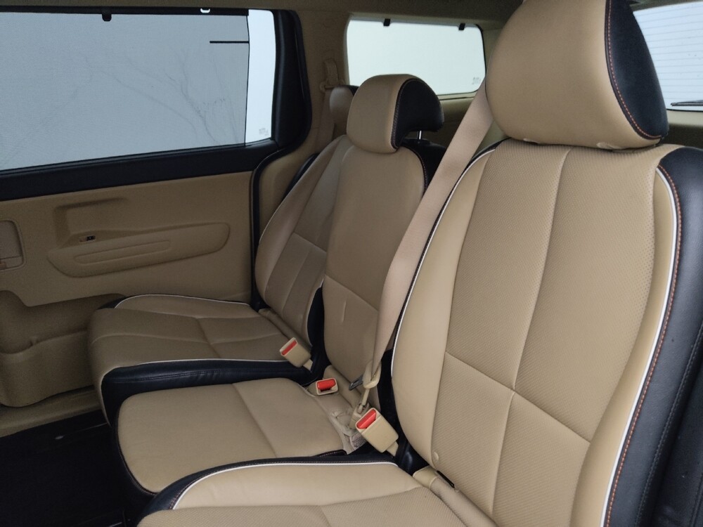 2019 Kia Sedona in Tampa, FL 33612 - 18125107 18