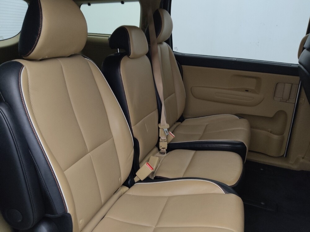 2019 Kia Sedona in Tampa, FL 33612 - 18125107 19