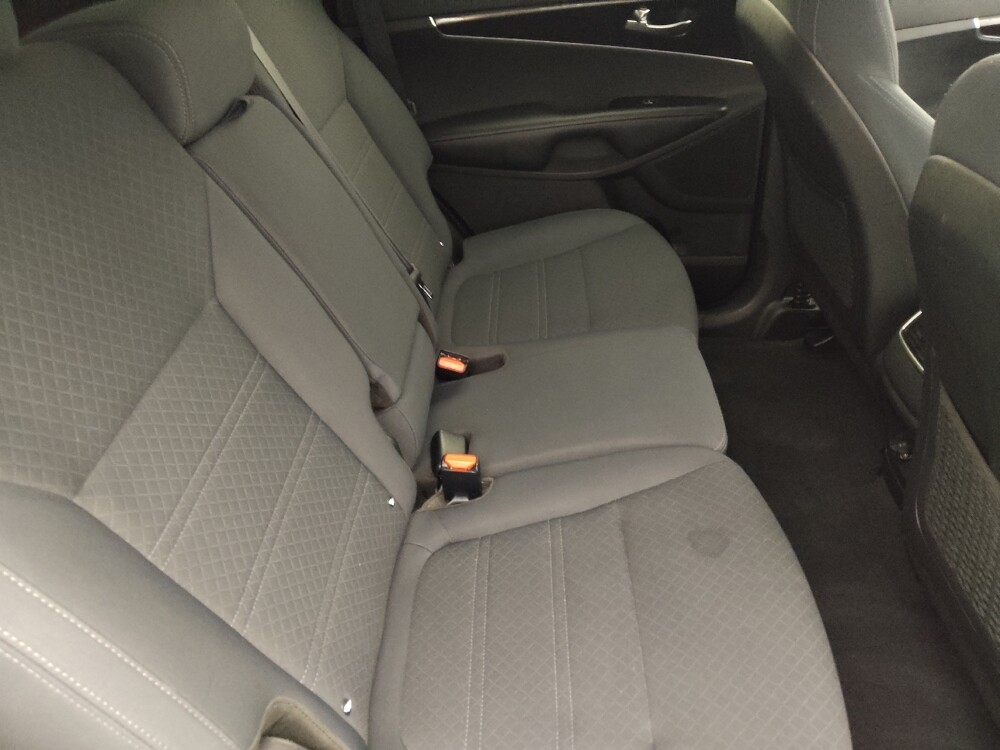 2018 Kia Sorento in Tampa, FL 33612 - 18125130 19