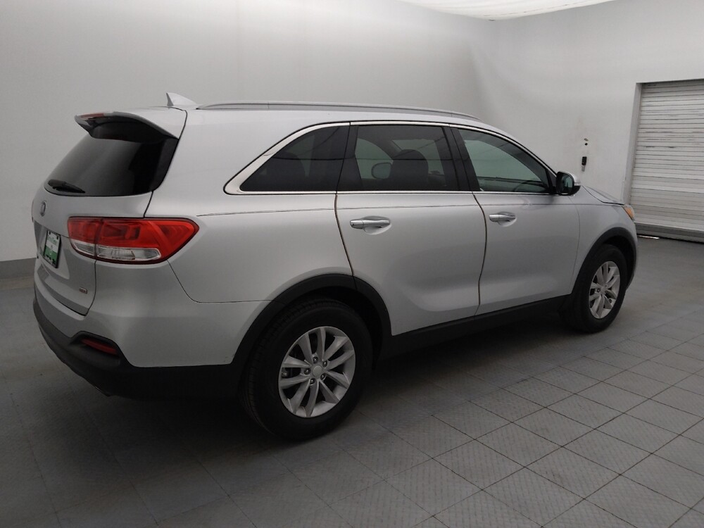 2018 Kia Sorento in Tampa, FL 33612 - 18125130 10