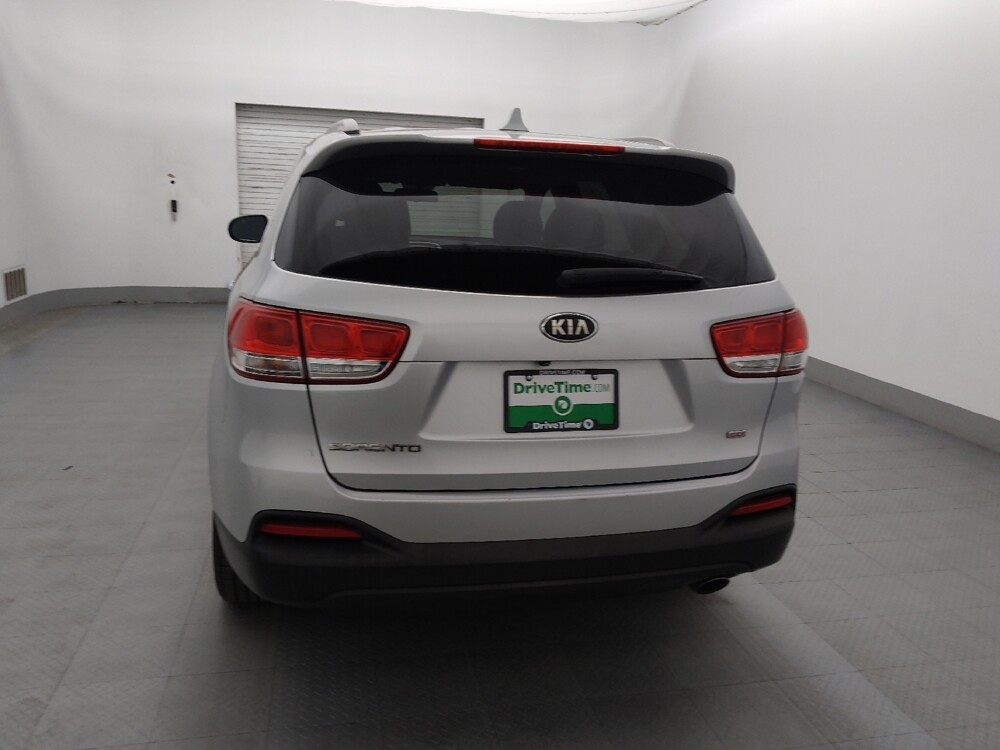 2018 Kia Sorento in Tampa, FL 33612 - 18125130 6