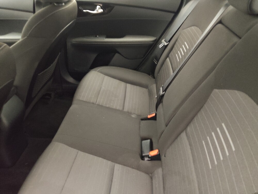 2019 Kia Forte in Tampa, FL 33612 - 18125133 18