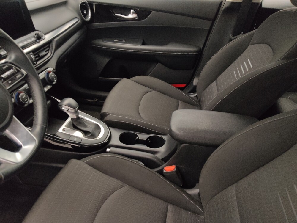 2019 Kia Forte in Tampa, FL 33612 - 18125133 17