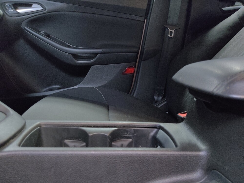 2016 Ford Focus in Clearwater, FL 33764 - 18125135 26