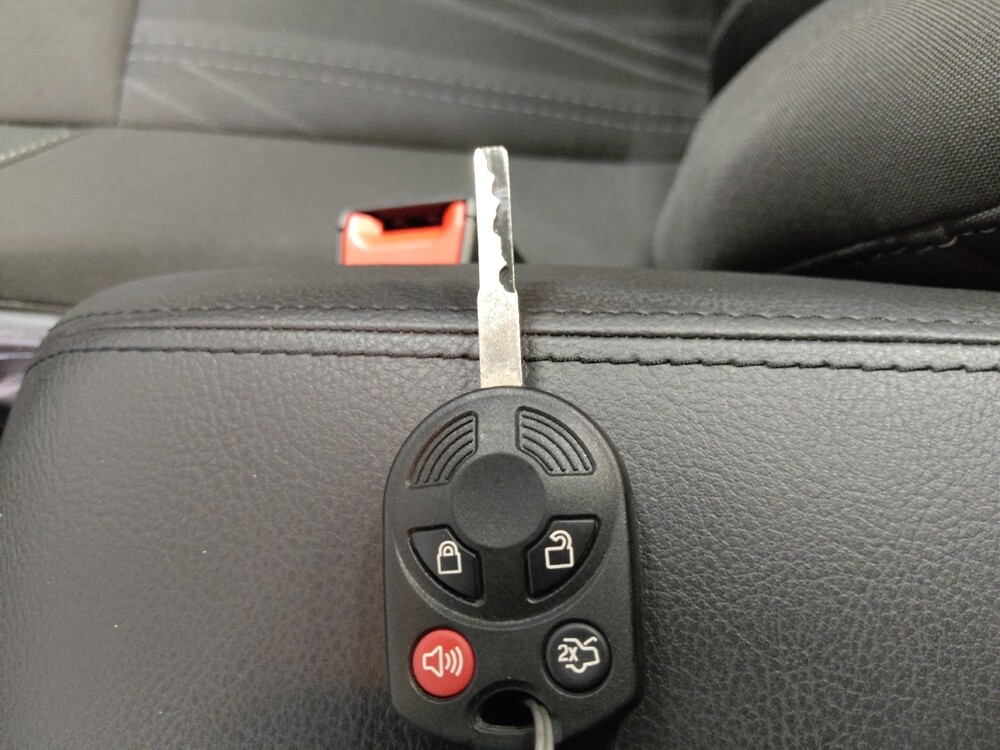 2016 Ford Focus in Clearwater, FL 33764 - 18125135 32