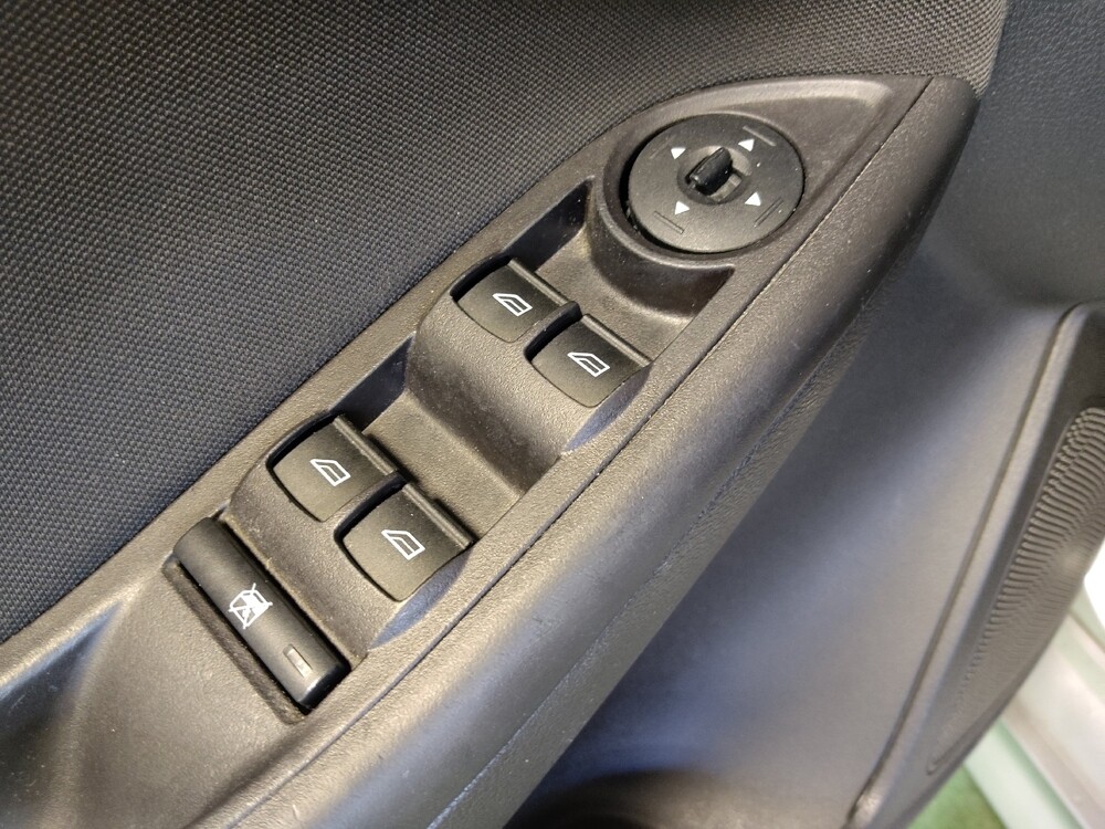 2016 Ford Focus in Clearwater, FL 33764 - 18125135 27