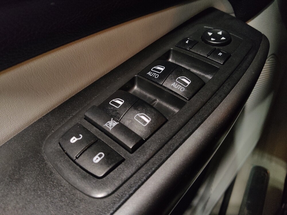 2019 Jeep Cherokee in Jacksonville, FL 32225 - 18125169 27