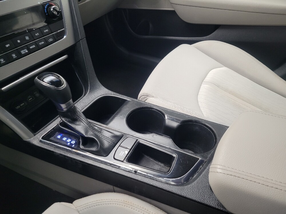 2016 Hyundai Sonata in Huntsville, AL 35816 - 18125268 26