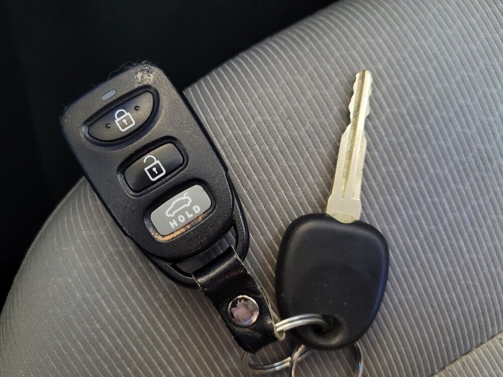 2018 Hyundai Elantra in Maple Heights, OH 44137 - 18125323 32