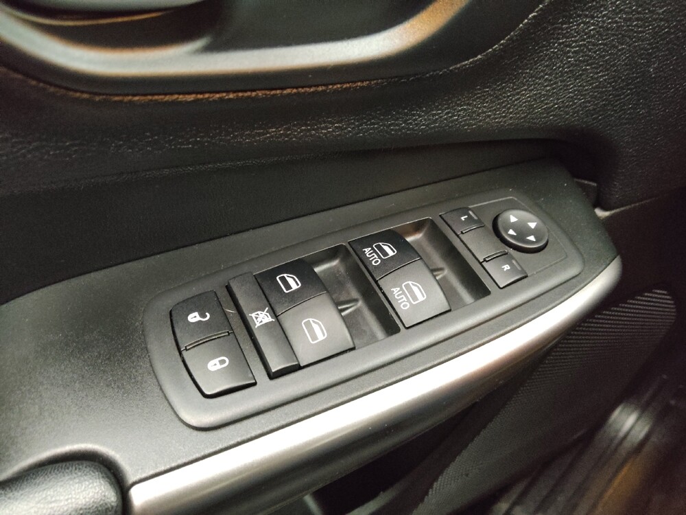 2019 Jeep Cherokee in Peoria, IL 61615 - 18125419 27