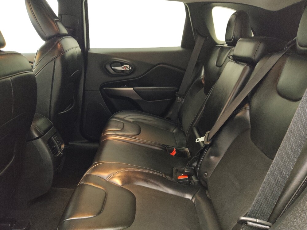 2019 Jeep Cherokee in Peoria, IL 61615 - 18125419 18