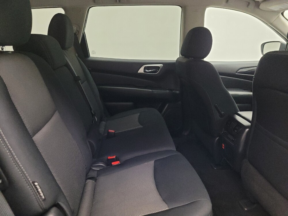 2018 Nissan Pathfinder in Des Moines, IA 50310 - 18125429 19
