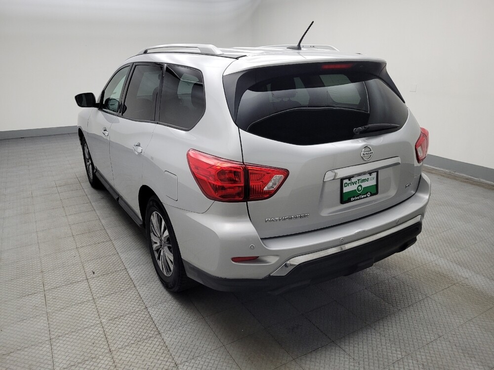 2018 Nissan Pathfinder in Des Moines, IA 50310 - 18125429 5