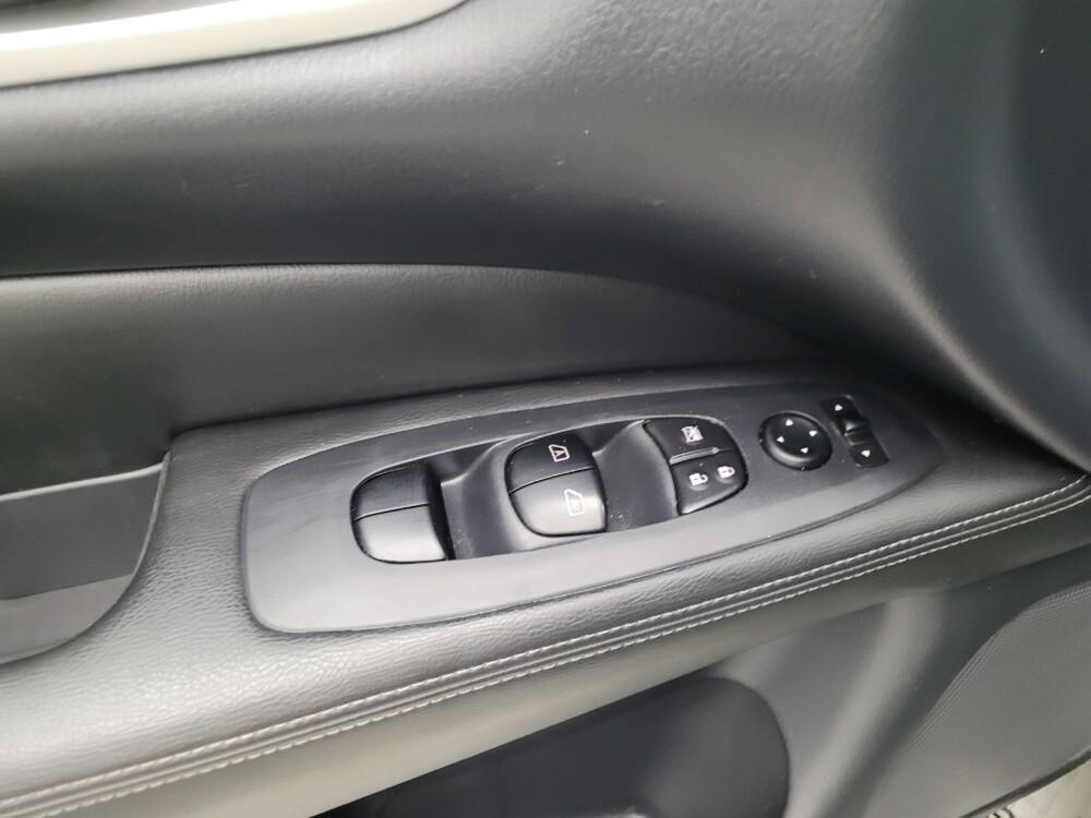 2018 Nissan Pathfinder in Des Moines, IA 50310 - 18125429 27